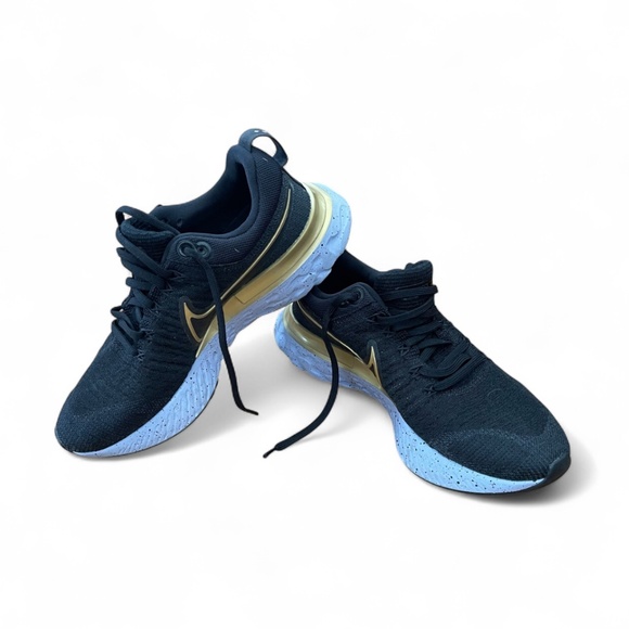Nike React Infinity Run Flyknit 2 'Black/Metallic Gold,' Women's Sz: 9 Like New - Picture 1 of 7